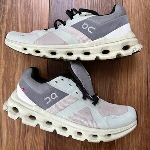 On Cloud Runner Size W10 Tennis Shoes